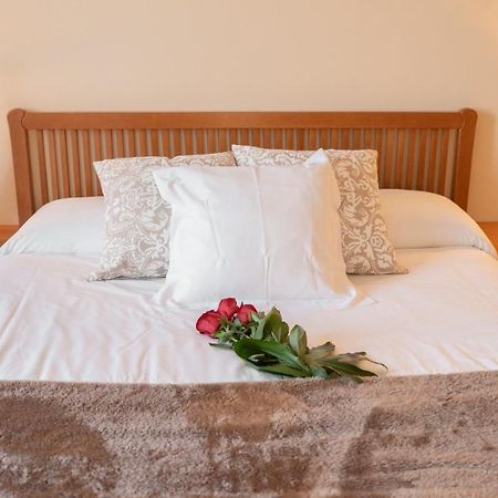Hostal Montserrat มอนต์เซนีย์ ภายนอก รูปภาพ