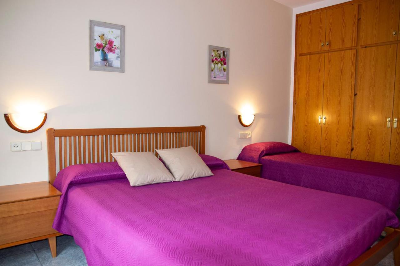 Hostal Montserrat มอนต์เซนีย์ ภายนอก รูปภาพ