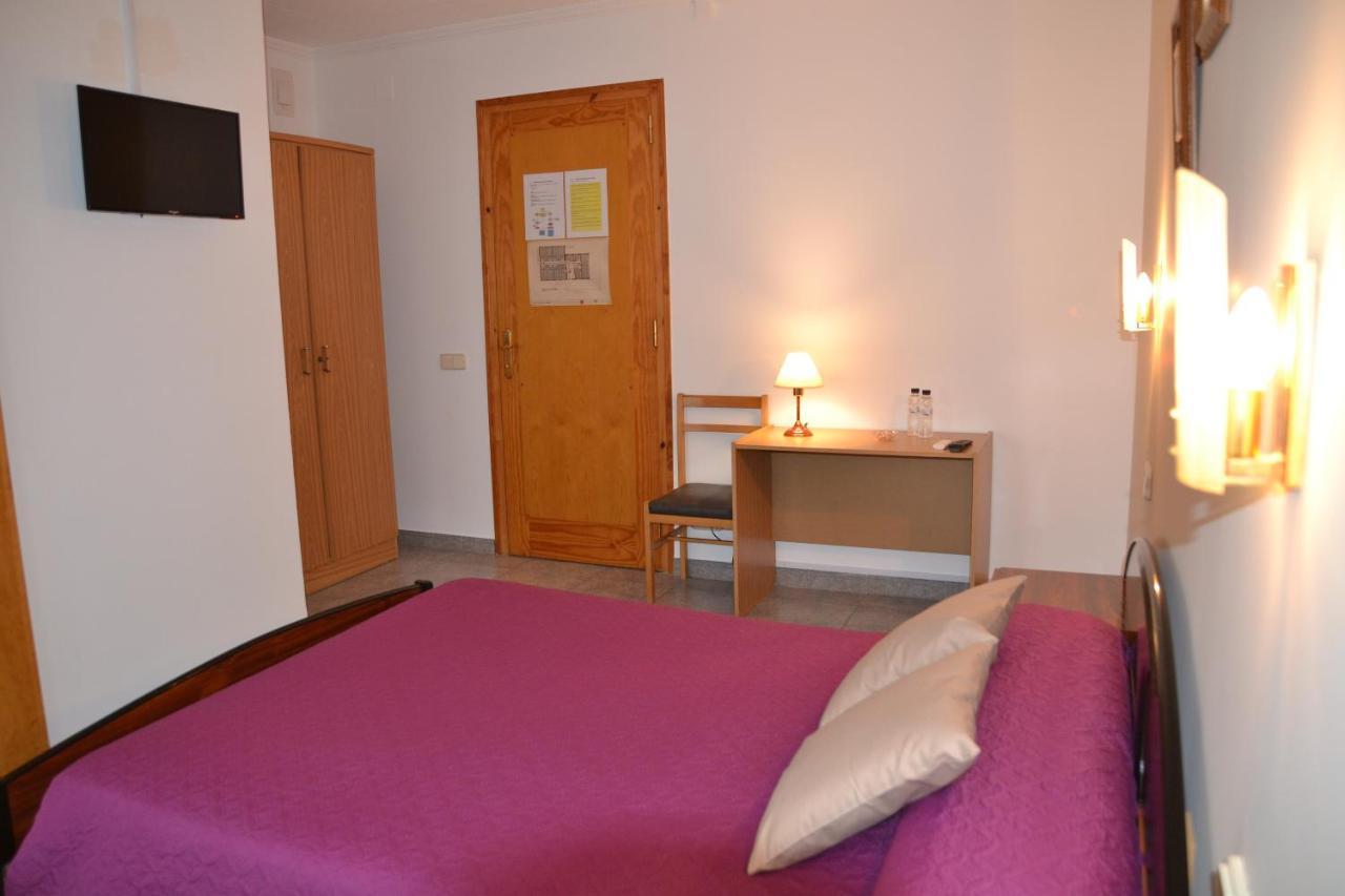 Hostal Montserrat มอนต์เซนีย์ ภายนอก รูปภาพ