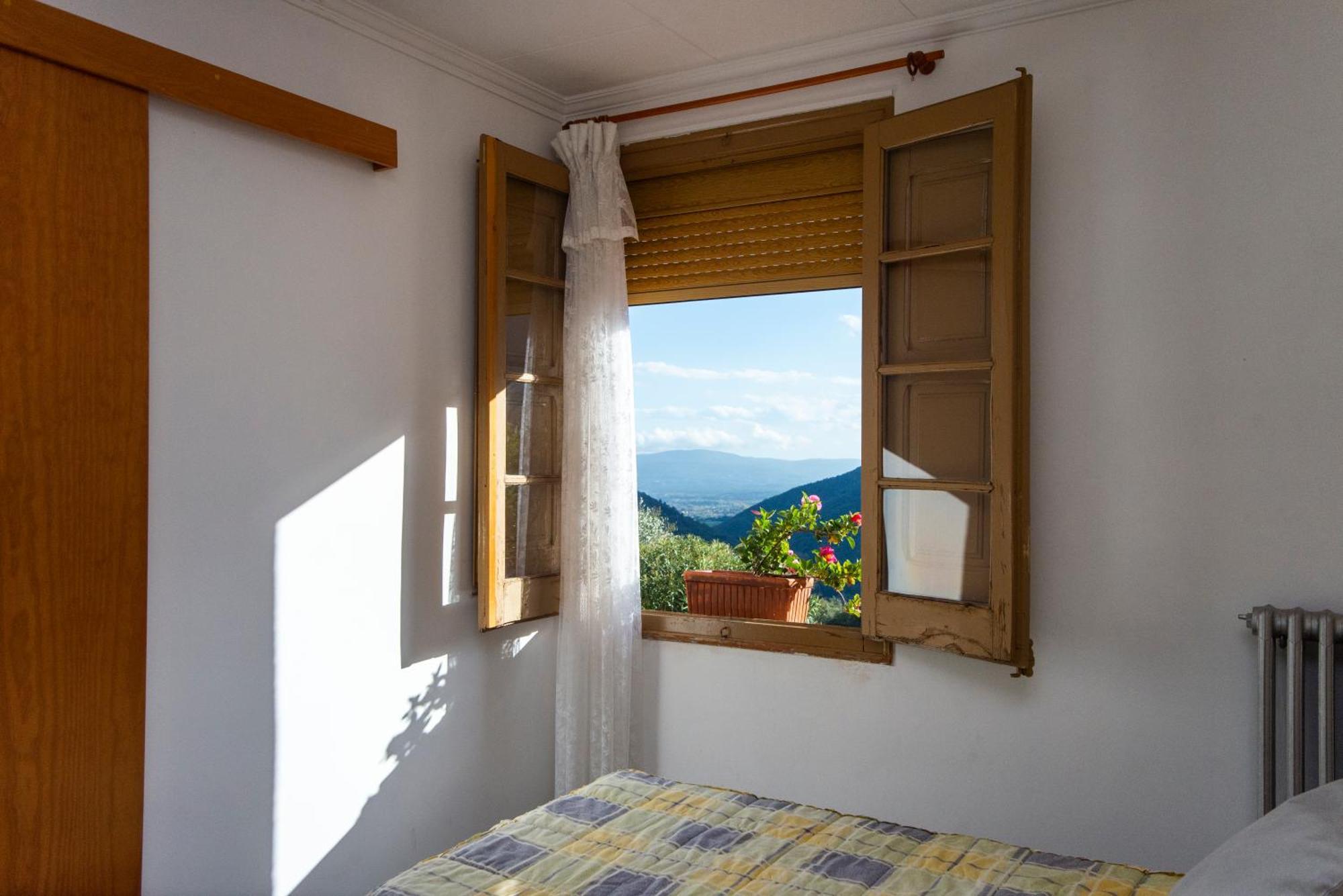 Hostal Montserrat มอนต์เซนีย์ ภายนอก รูปภาพ
