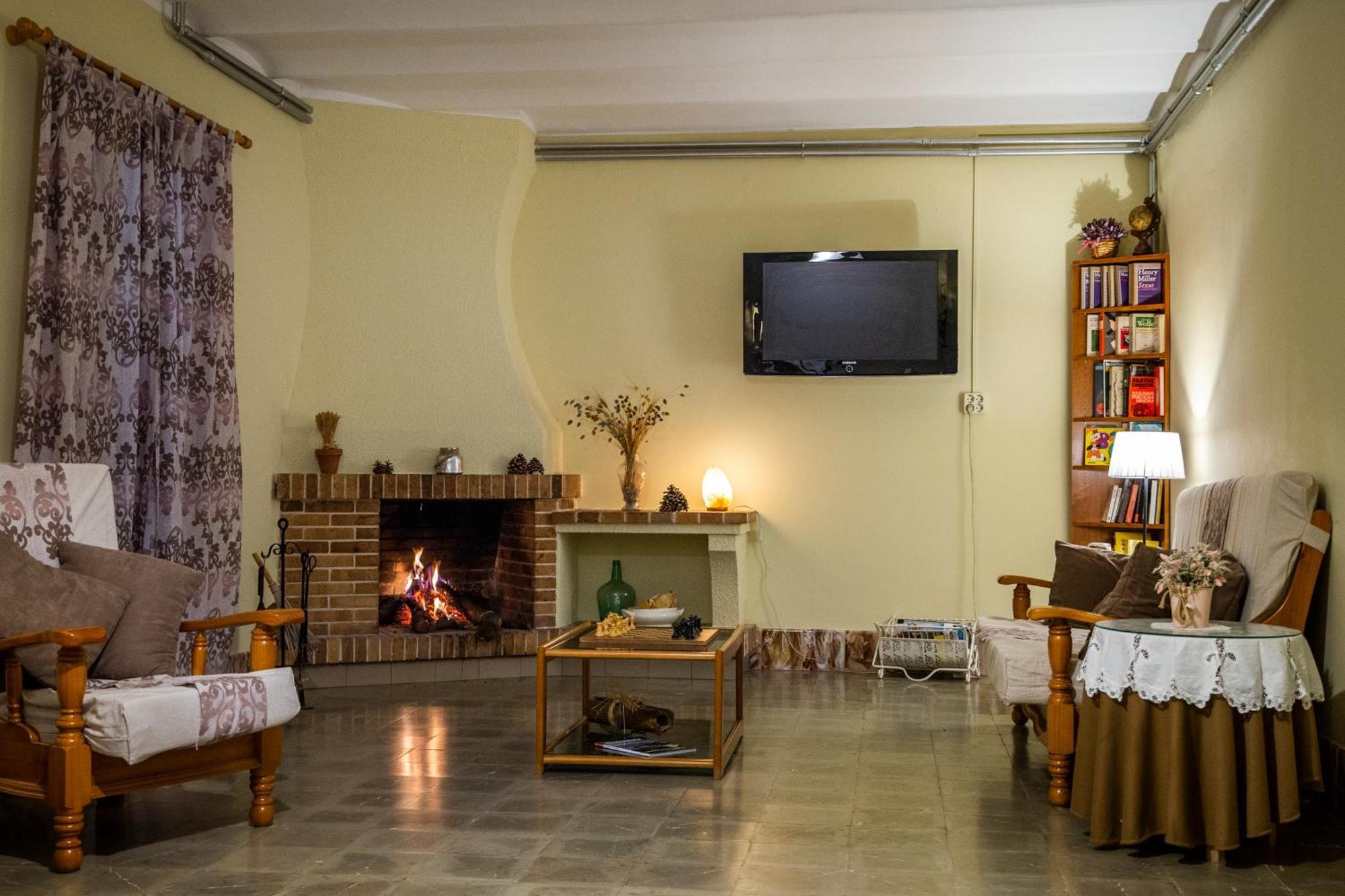 Hostal Montserrat มอนต์เซนีย์ ภายนอก รูปภาพ