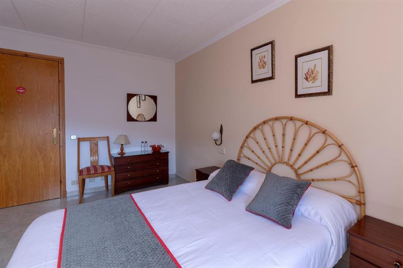 Hostal Montserrat มอนต์เซนีย์ ภายนอก รูปภาพ