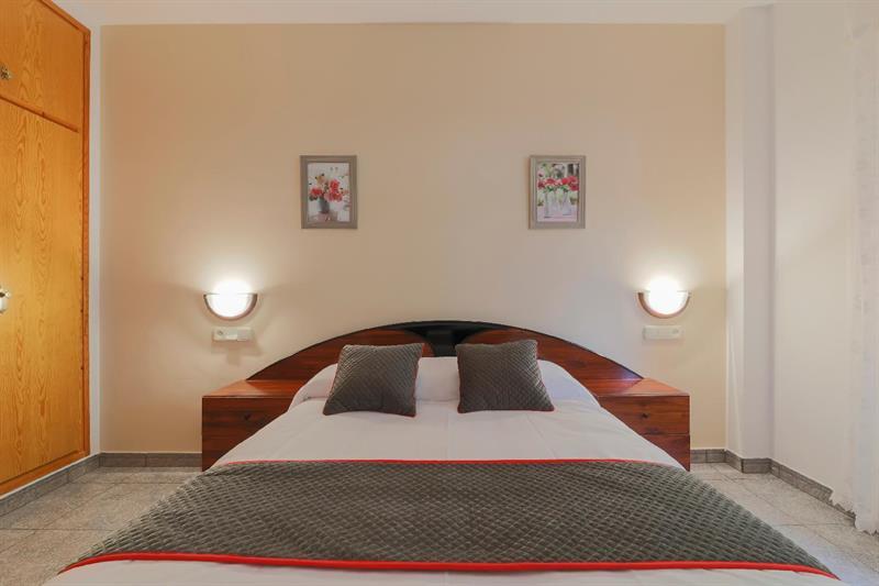 Hostal Montserrat มอนต์เซนีย์ ภายนอก รูปภาพ